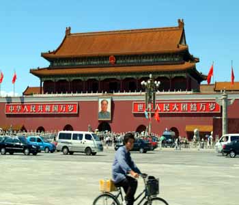 DSCF0080-4 Peking, Eingang zum Kaiserpalast, Mao Portrait